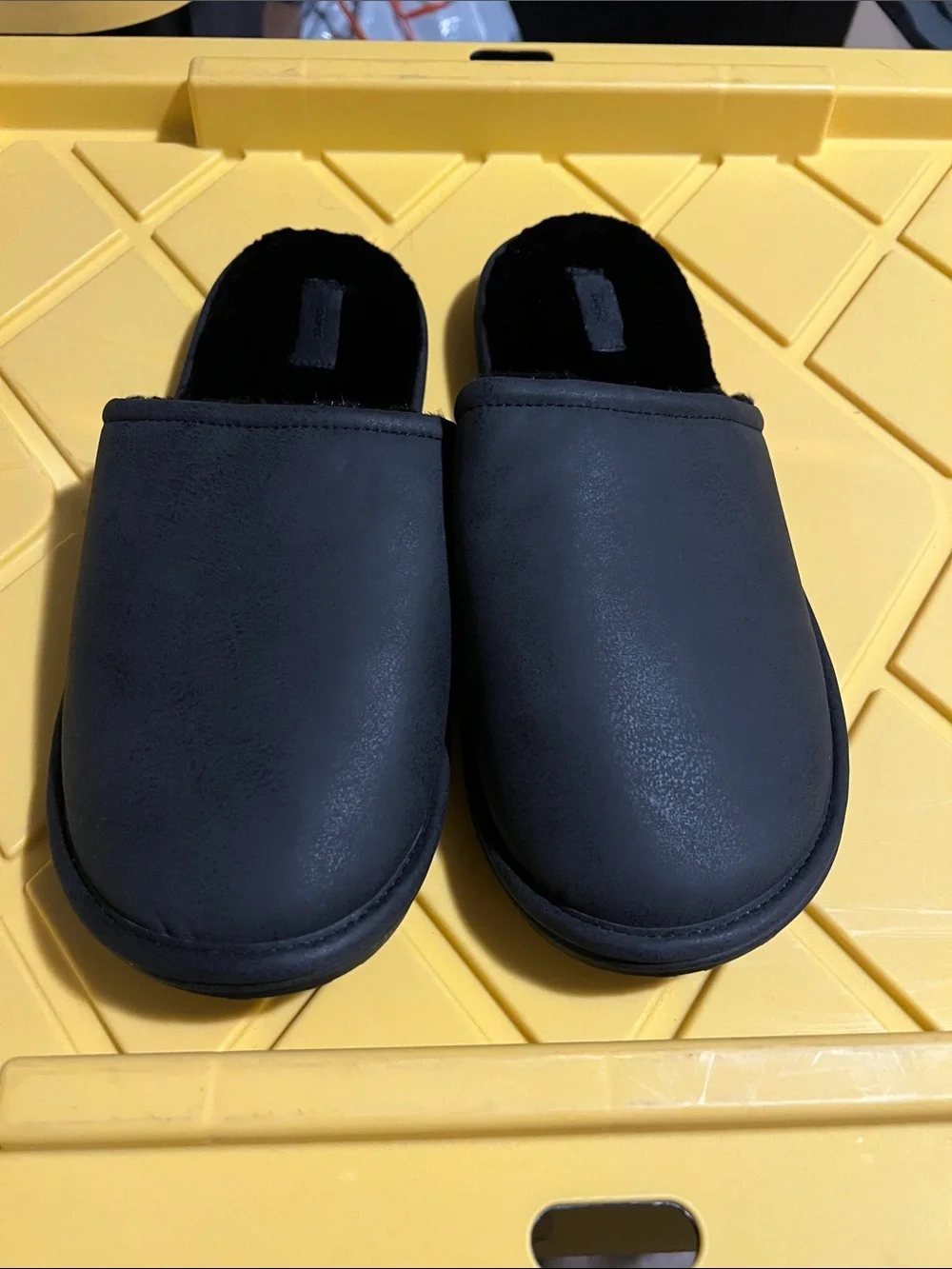 SKIMS mens slipper faux shearling